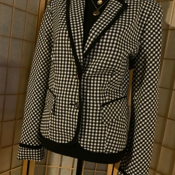 7th AVENUE- Black/white plaid 2 button blazer. 2 flat front pockets. Sz 10 - Picture 2 of 10
